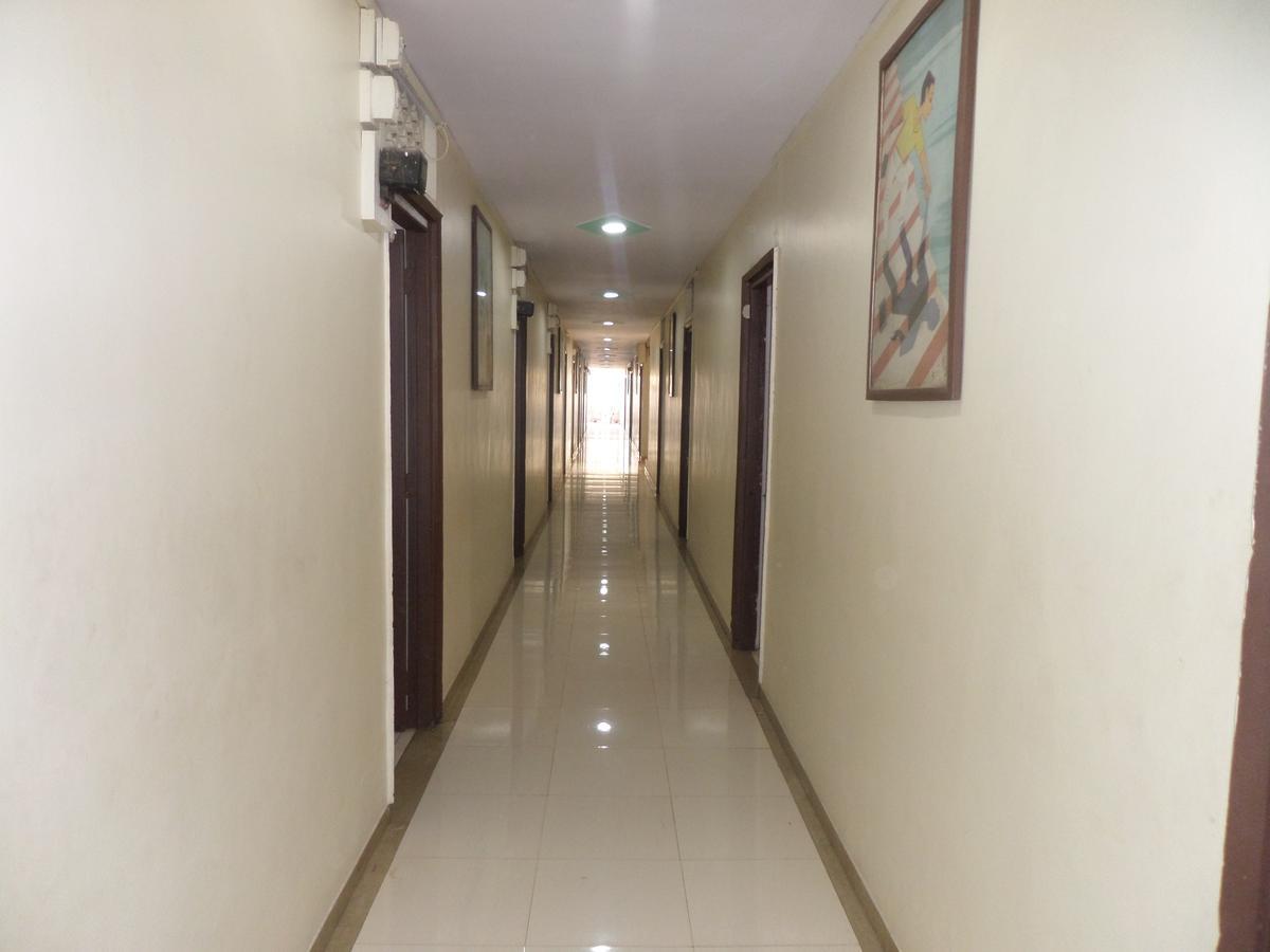 Vrindavan Lodge Szolápur Kültér fotó